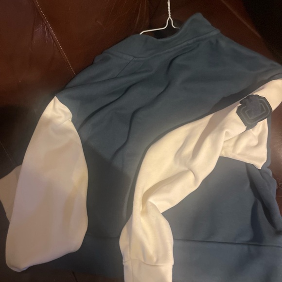 Puma Jacket/Sweater - Picture 4 of 4